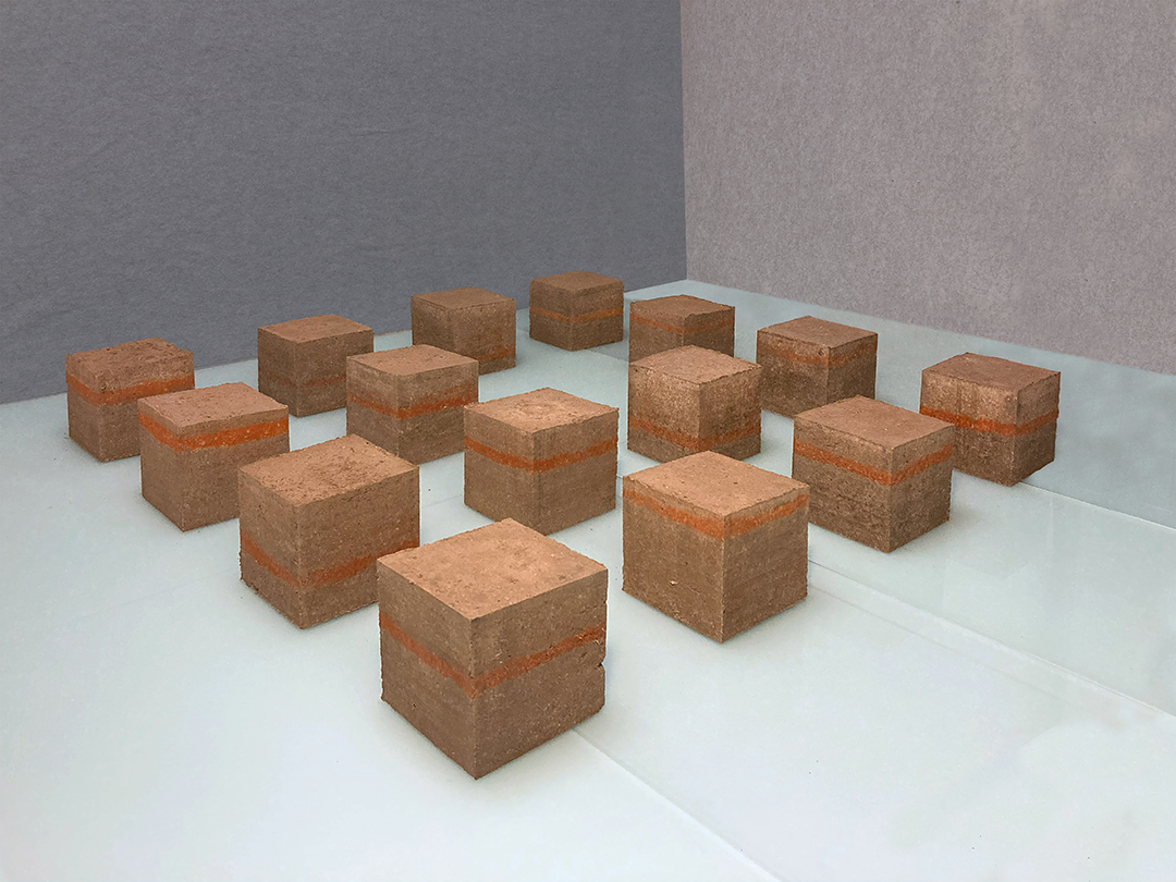 Cairn (Cárn) 1 to&nbsp;15